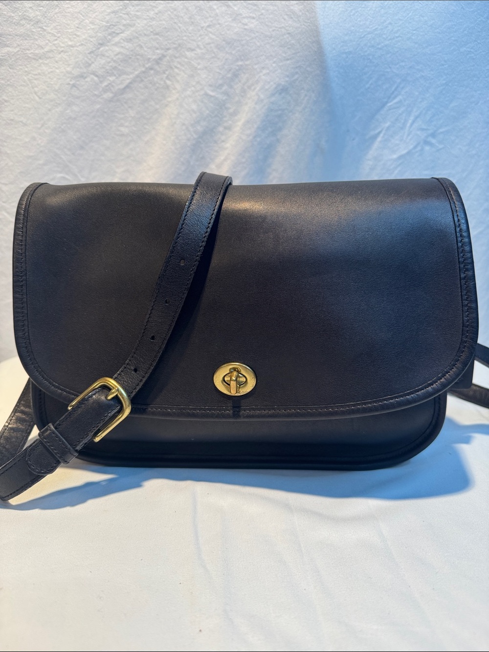 Coach Vintage Black Leather Crossbody with Gold Turnlock 9790 - Picture 3 of 16